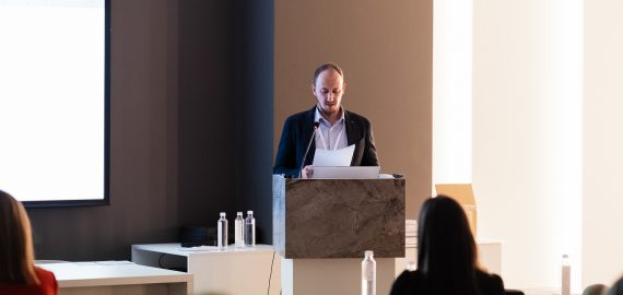 DR. ENES DEDIĆ UČESTVOVAO NA MEĐUNARODNOM NAUČNOM SKUPU “DOLINA GORNJE BOSNE OD PRETHISTORIJE DO KASNOG SREDNJEG VIJEKA – NOVE  SPOZNAJE, IZAZOVI I PERSPEKTIVE ISTRAŽIVANJA”
