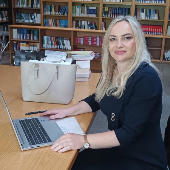 Fatima Išerić, sekretar Instituta za historiju, boravila na Erasmus+ Staff Mobility programu na Aristotelovom univerzitetu u Solunu, Grčka