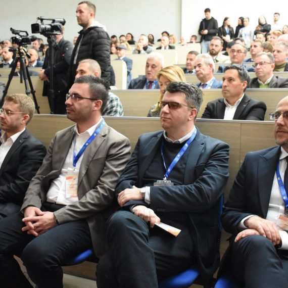 Dr. Jasmin Medić predavač na međunarodnom kongresu u Tetovu