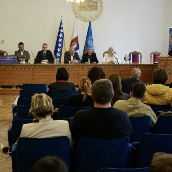 U REKTORATU UNSA ODRŽANA PANEL-DISKUSIJA O „HISTORIJI BOSNE I HERCEGOVINE“ I NAUČNOM PRISTUPU PROŠLOSTI