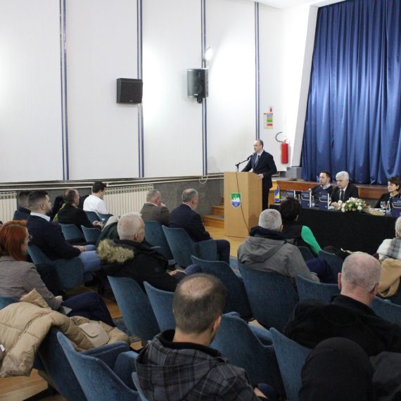 Održana promocija edicije „Historija Bosne i Hercegovine“ u Cazinu